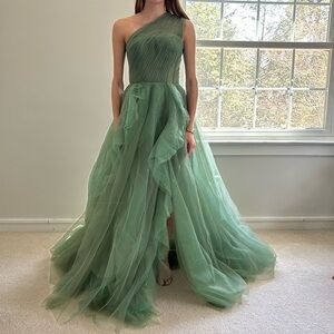 BRAND NEW Dark Green A-Line One-Shoulder Long Tulle Prom Dress from Wedtrend